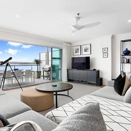 Light&spacious w incredible harbour views